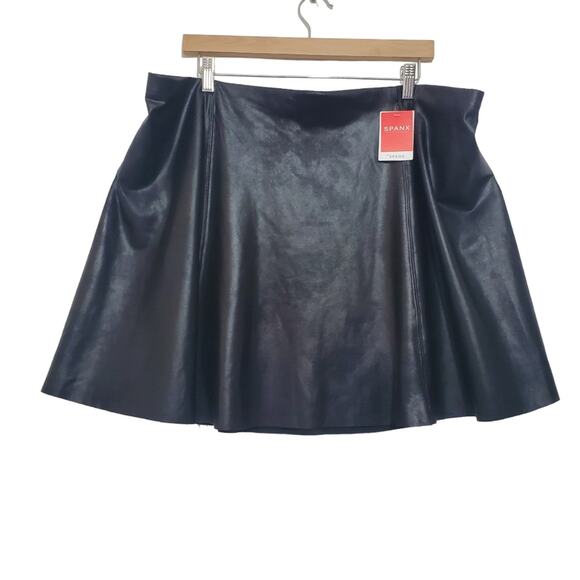 NWT Spanx | Faux Leather Flouncy Skirt in Very Black Skater - Picture 1 of 11